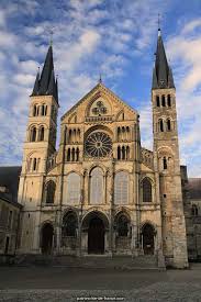 A l'ombre de l'église