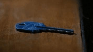 Une clé bleue